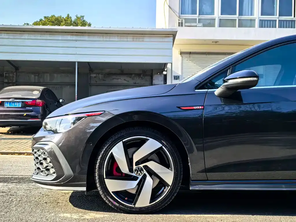 Volkswagen Golf GTI — фото 5