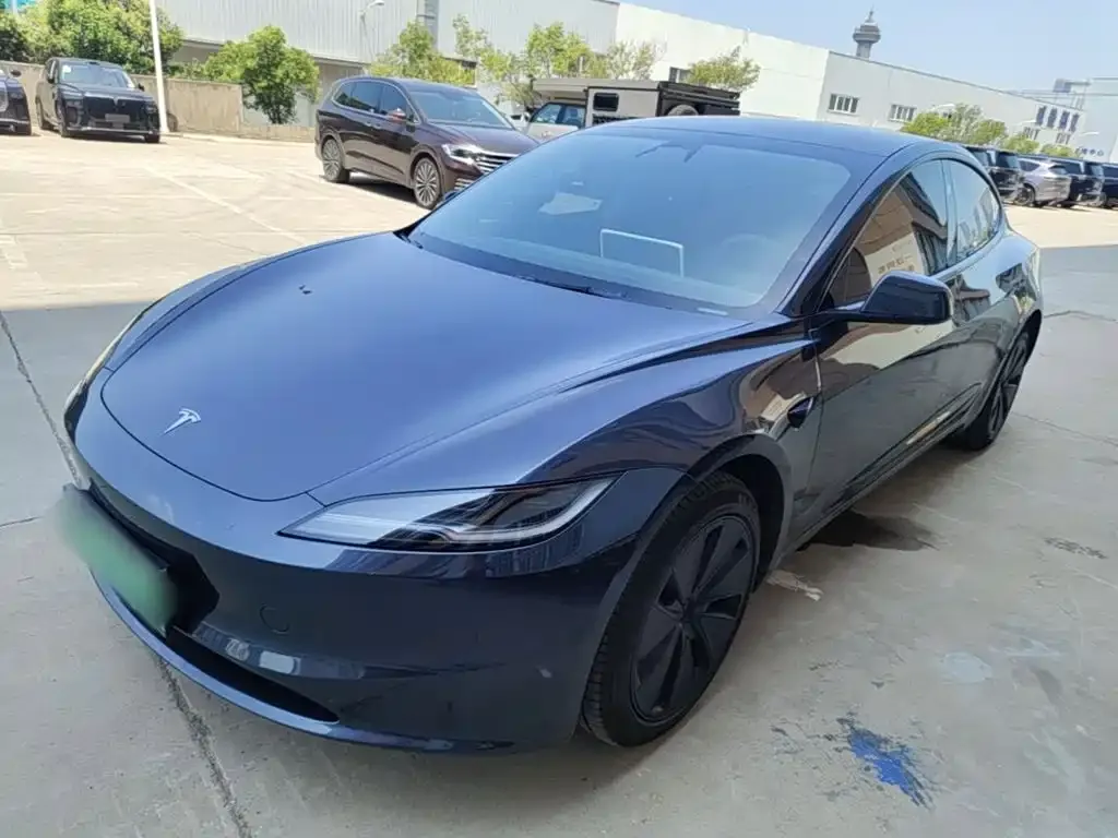 Tesla Model 3 — фото 1