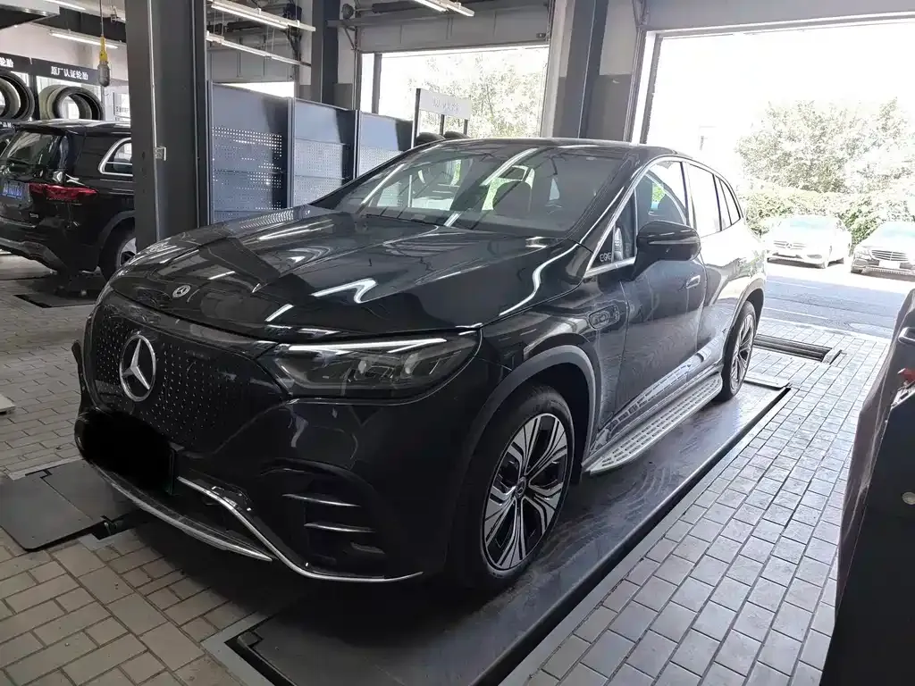 Mercedes-Benz EQE SUV — фото 1