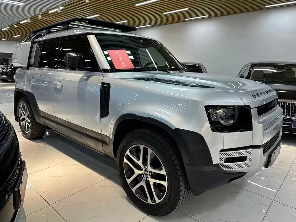 Land Rover Defender — фото 1