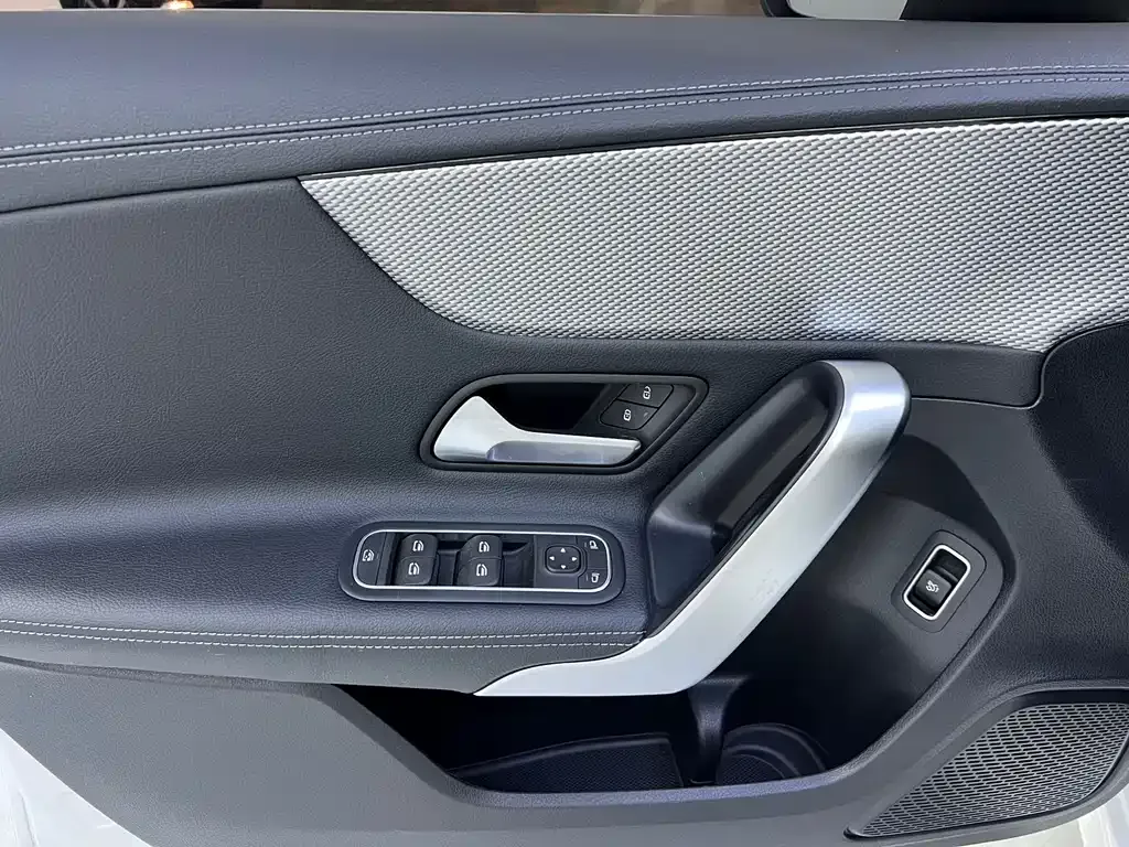 Mercedes-Benz A-Class — фото 10