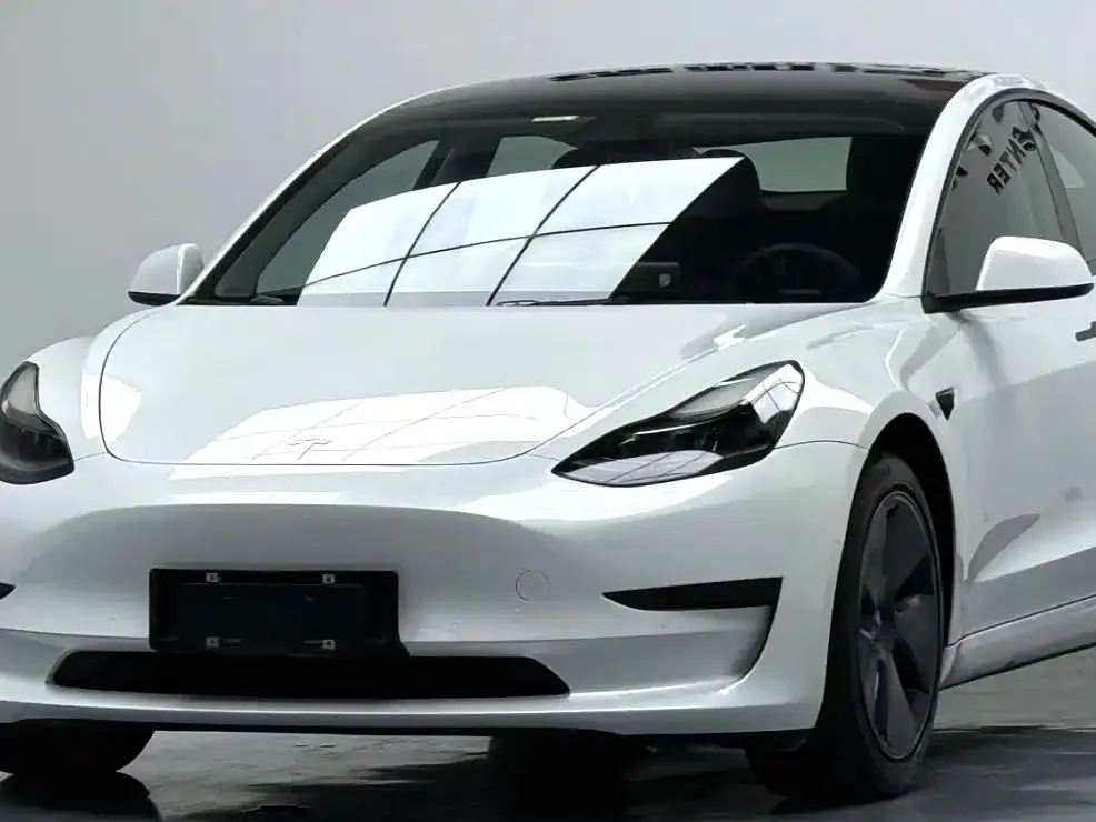 Tesla Model 3 — фото 1