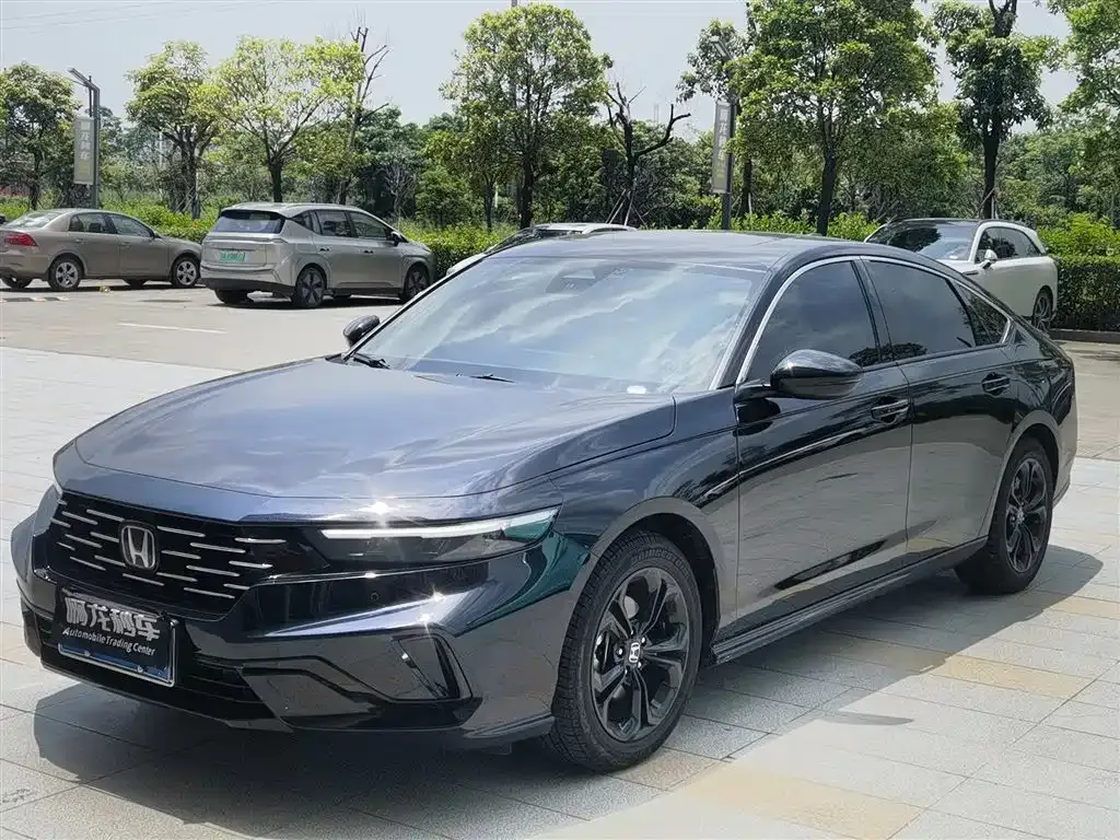 Honda Accord — фото 1