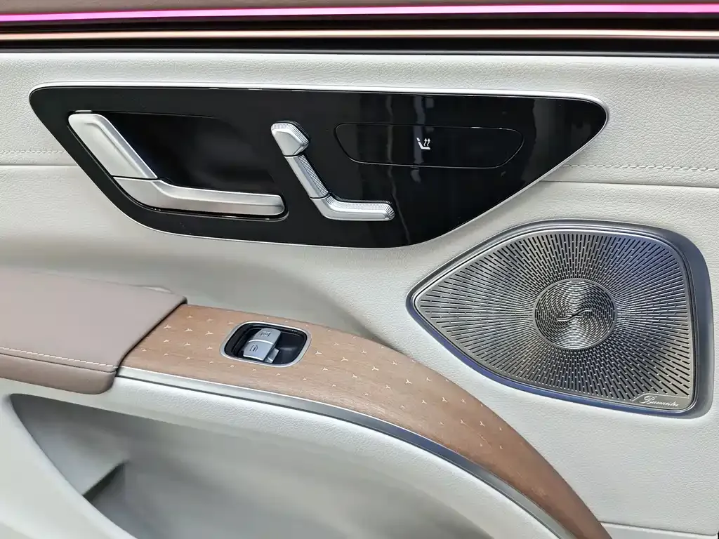 Mercedes-Benz EQS SUV — фото 6