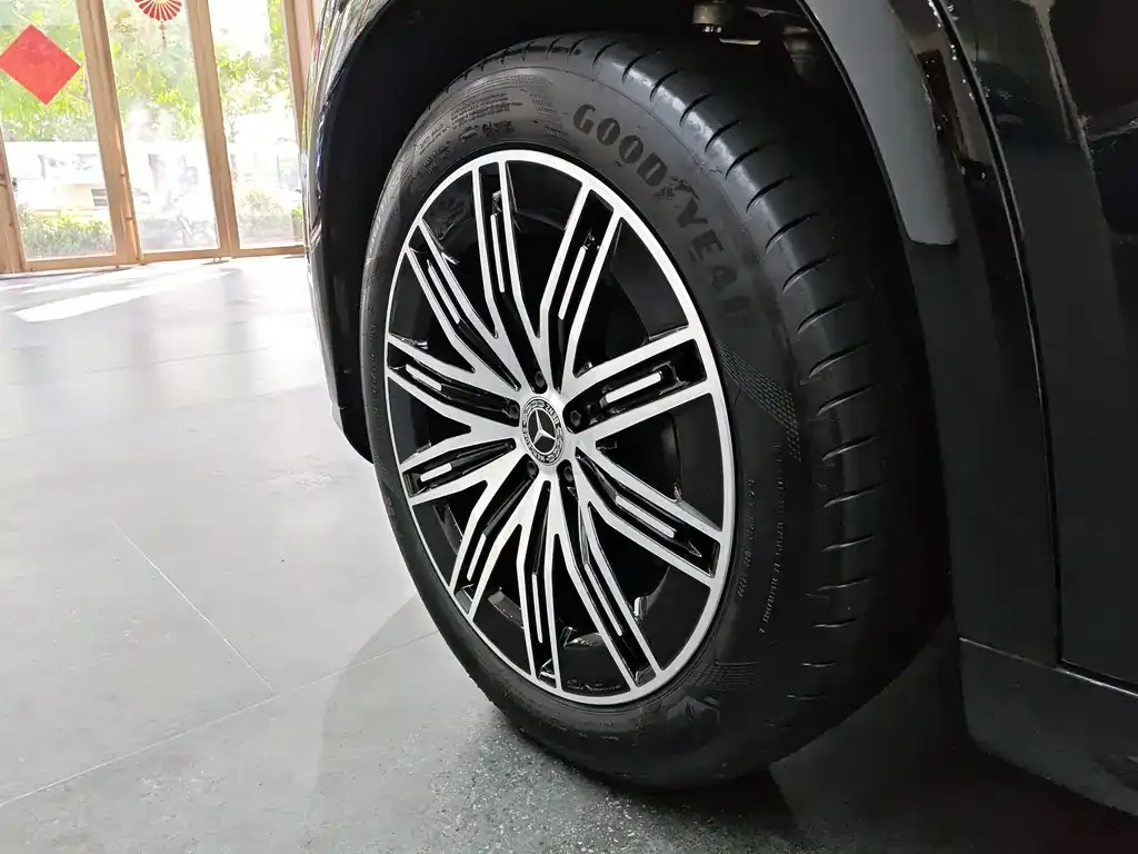 Mercedes-Benz EQS SUV — фото 4