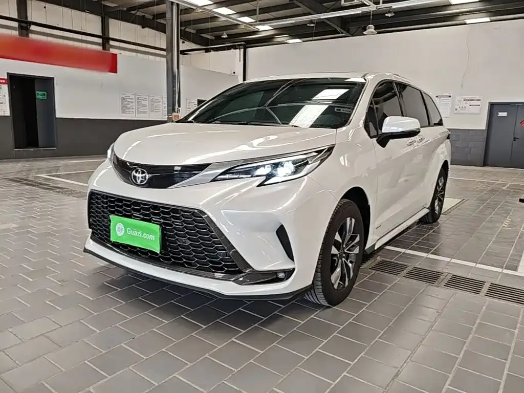 Toyota Granvia — фото 2