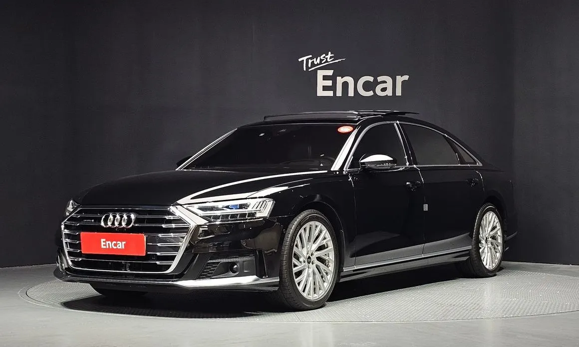 Audi A8 — фото 1