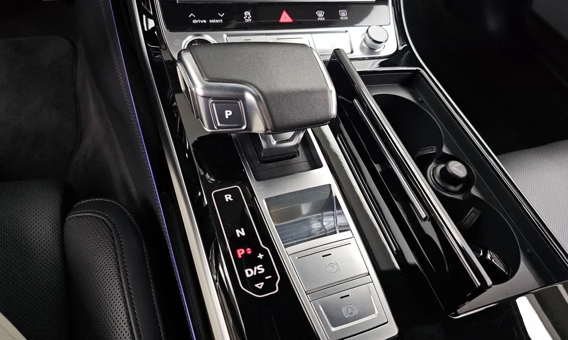 Audi A8 — фото 2