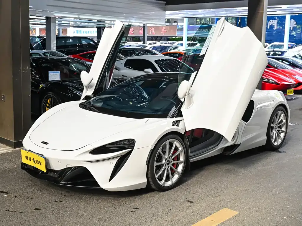 McLaren Artura — фото 1