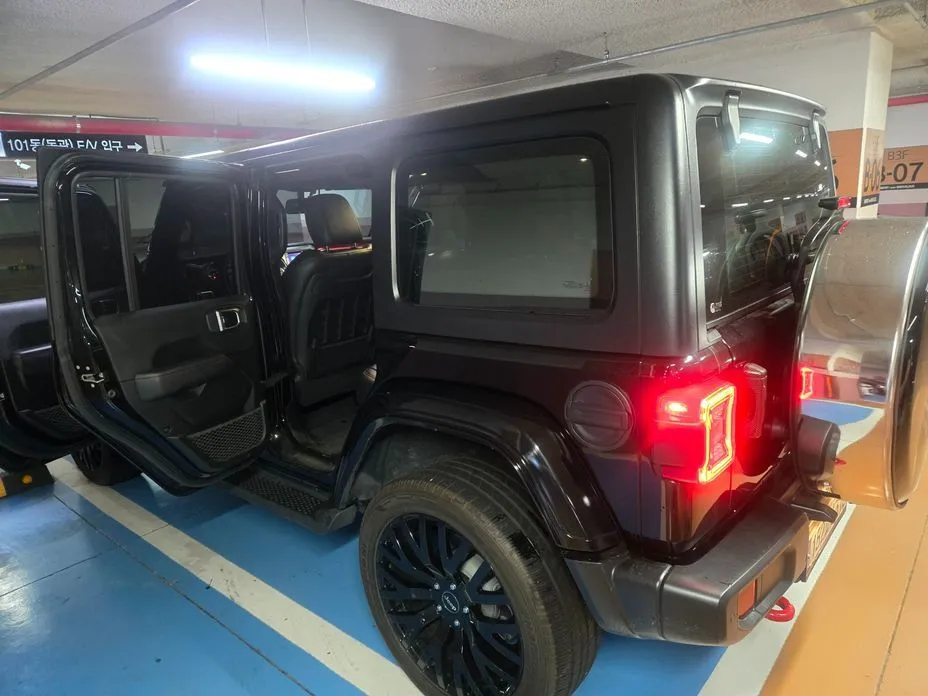 Jeep Wrangler — фото 9