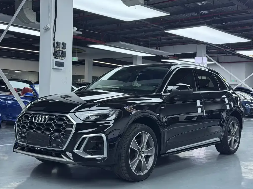 Audi Q5L — фото 1