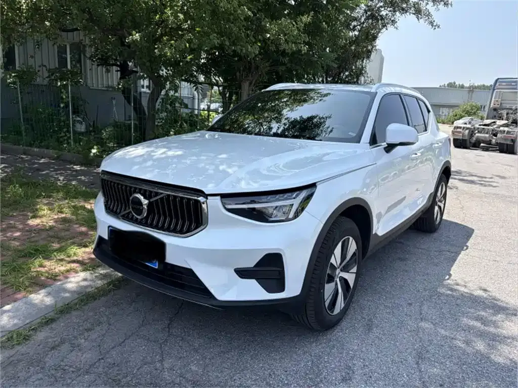 Volvo XC40 — фото 1