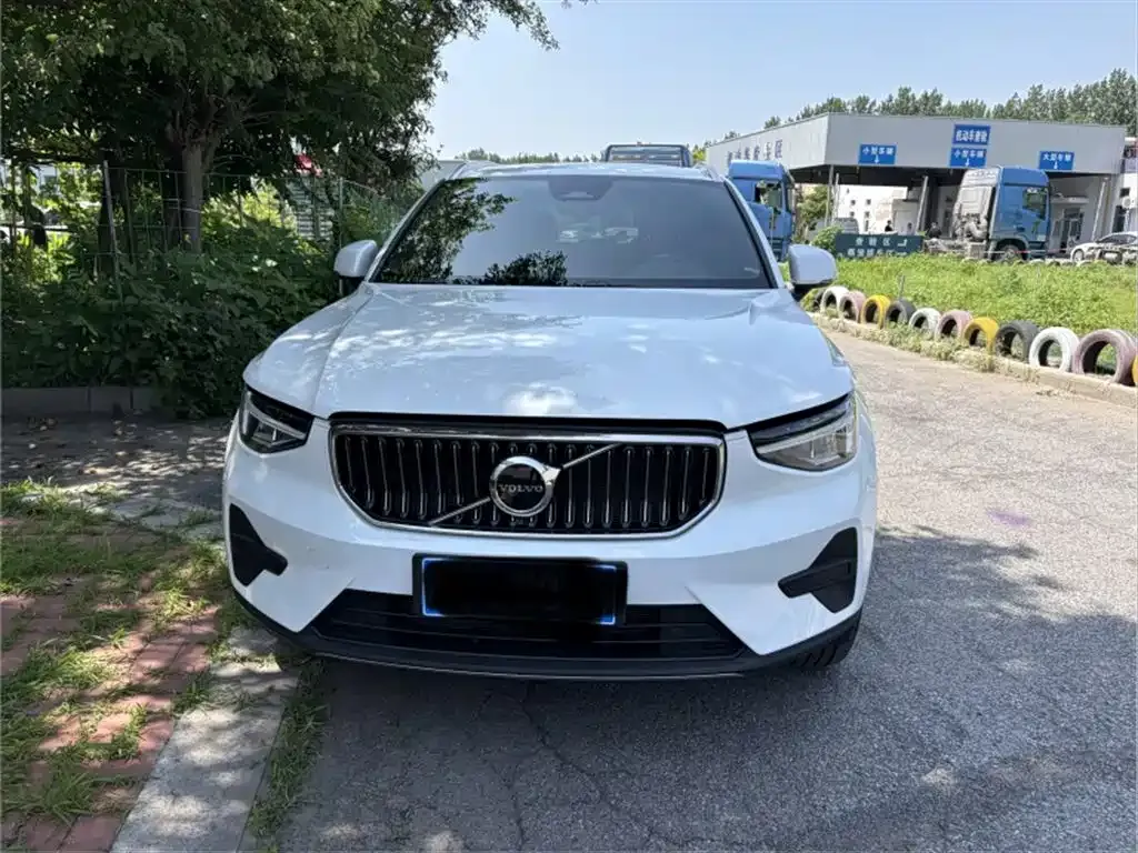 Volvo XC40 — фото 7