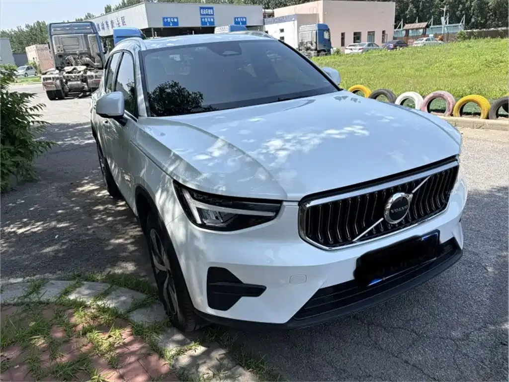 Volvo XC40 — фото 6
