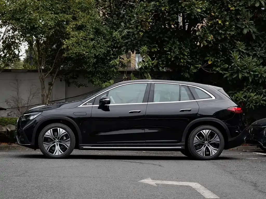 Mercedes-Benz EQE SUV — фото 10
