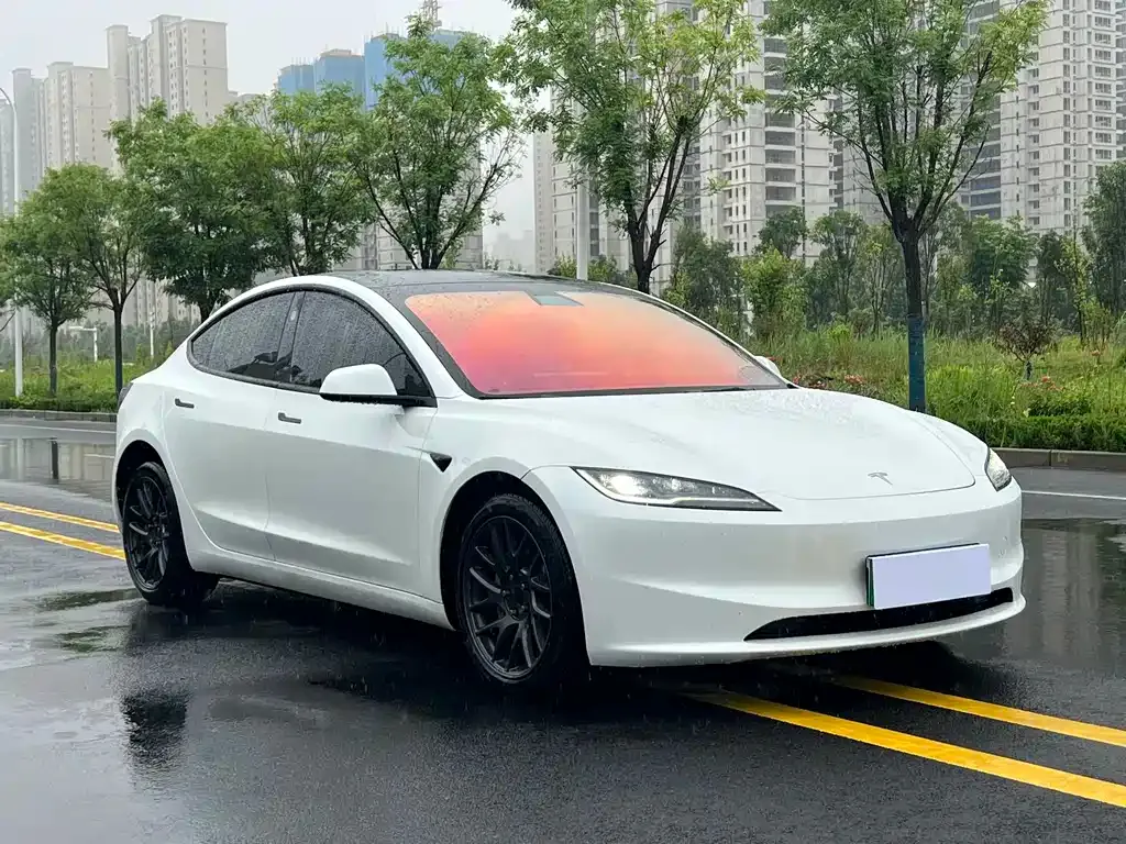 Tesla Model 3 — фото 9