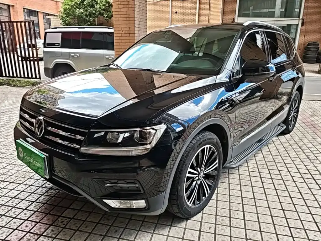 Volkswagen Tiguan L — фото 1