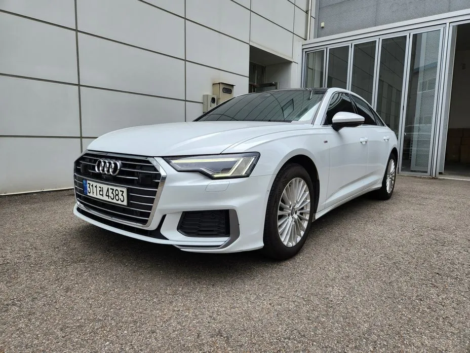 Audi A6 — фото 1