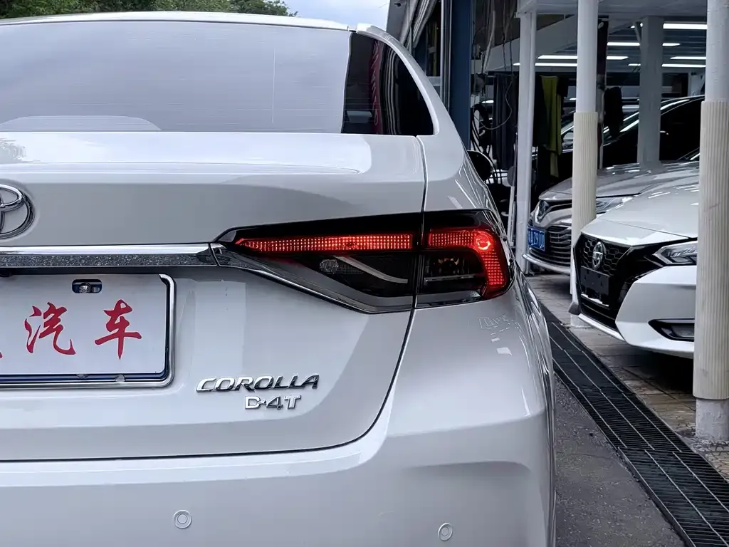 Toyota Corolla — фото 2