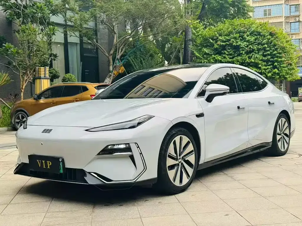 Geely Galaxy E8 — фото 1