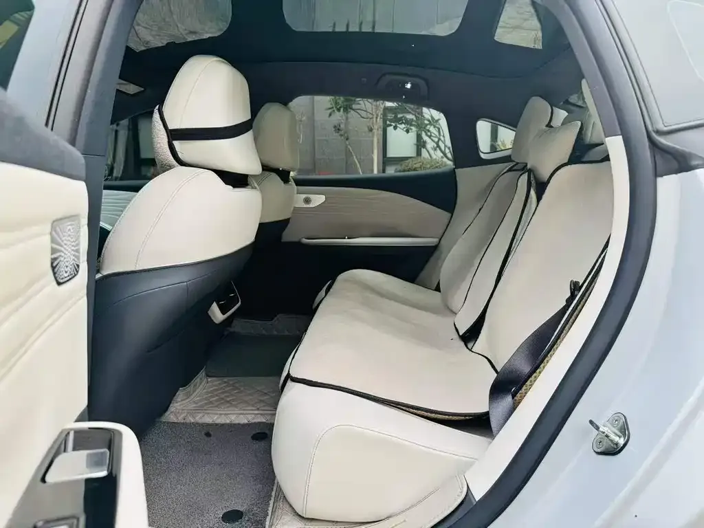 Geely Galaxy E8 — фото 2