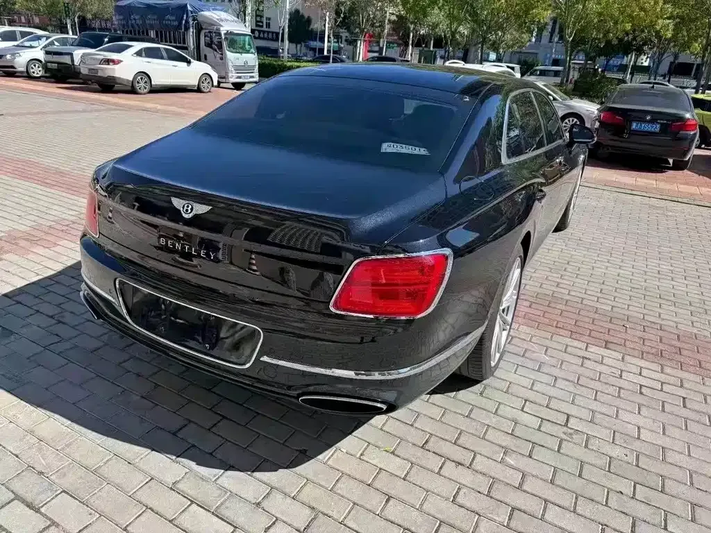 Bentley Flying Spur — фото 8