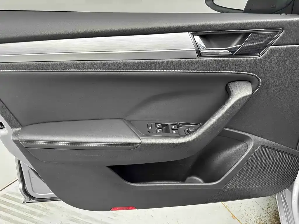Skoda Superb — фото 8