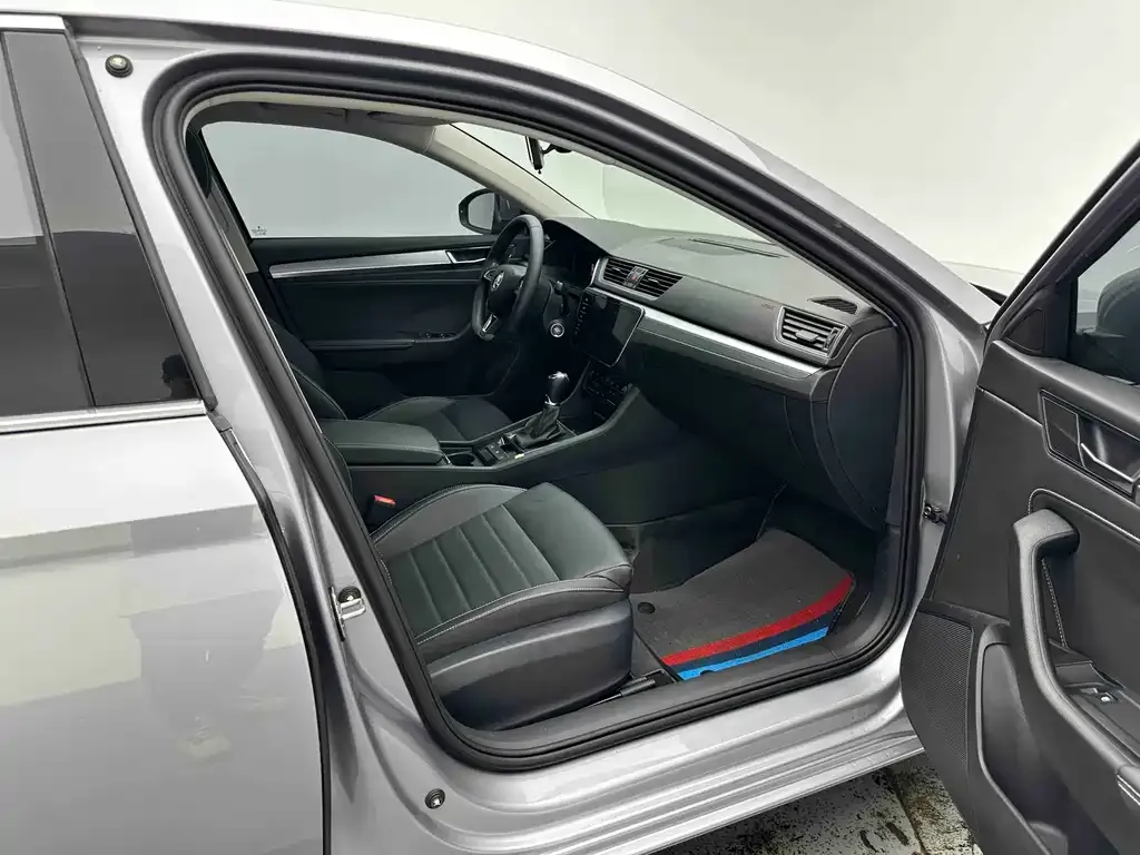 Skoda Superb — фото 5