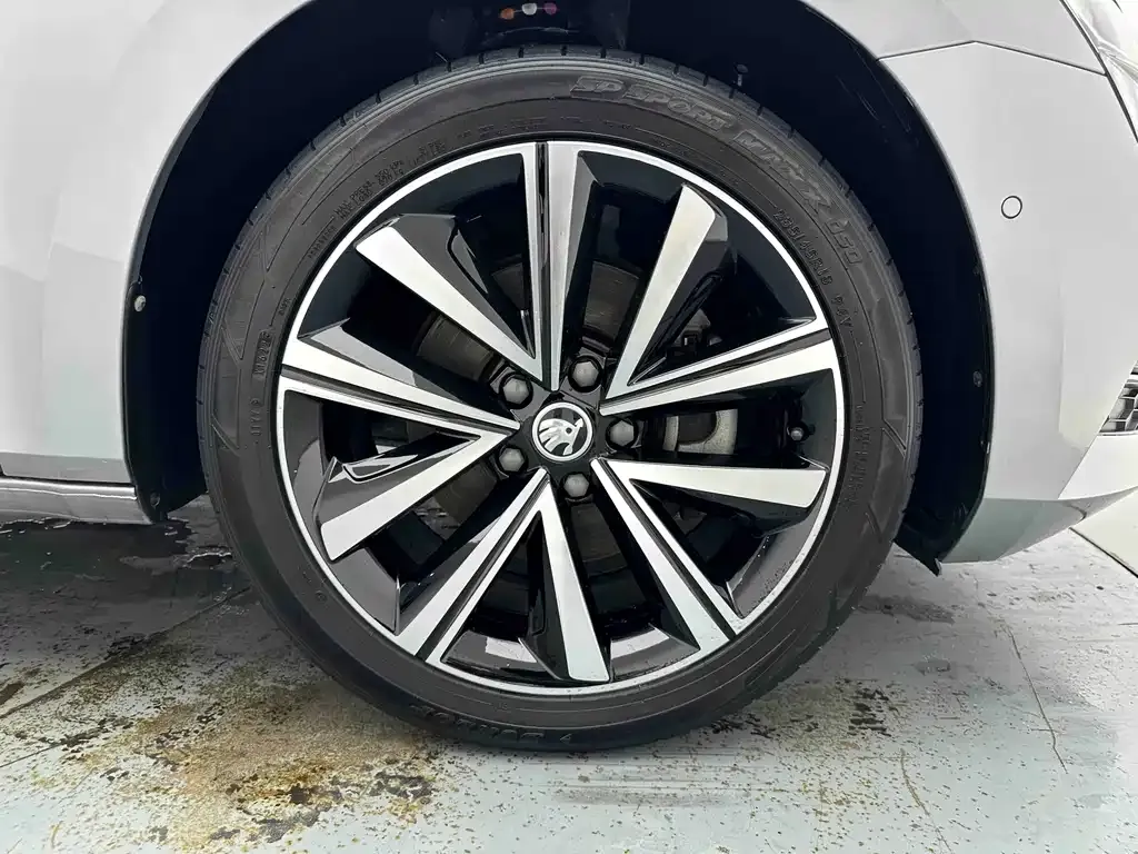 Skoda Superb — фото 10