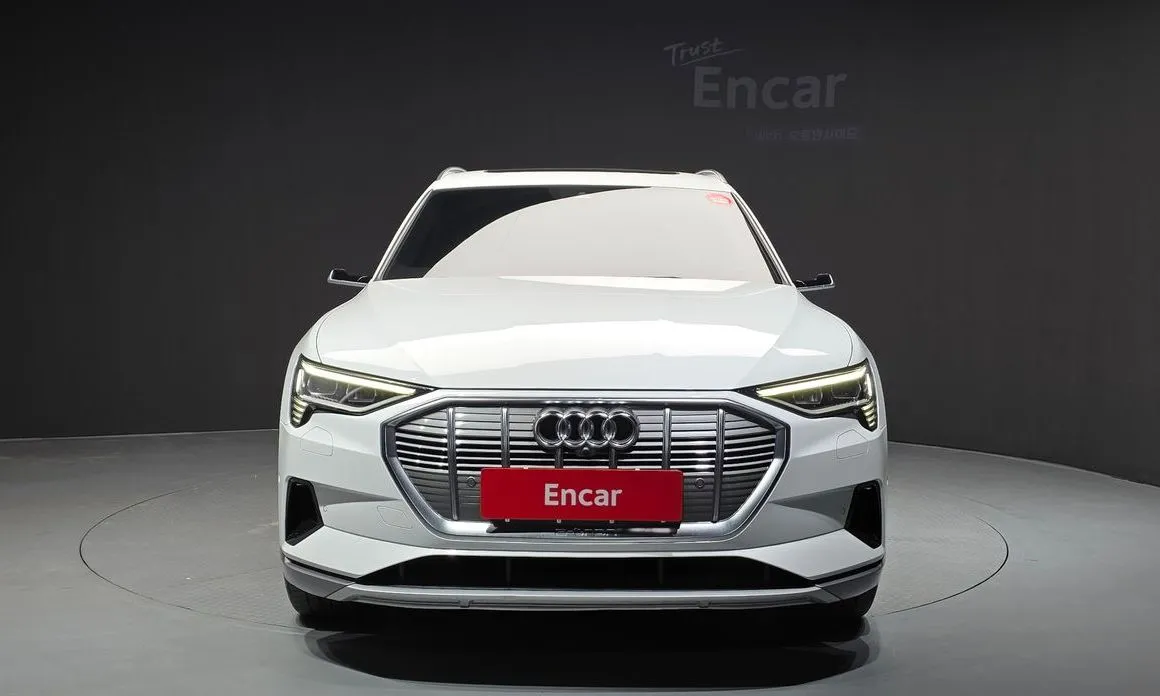 Audi e-tron — фото 4