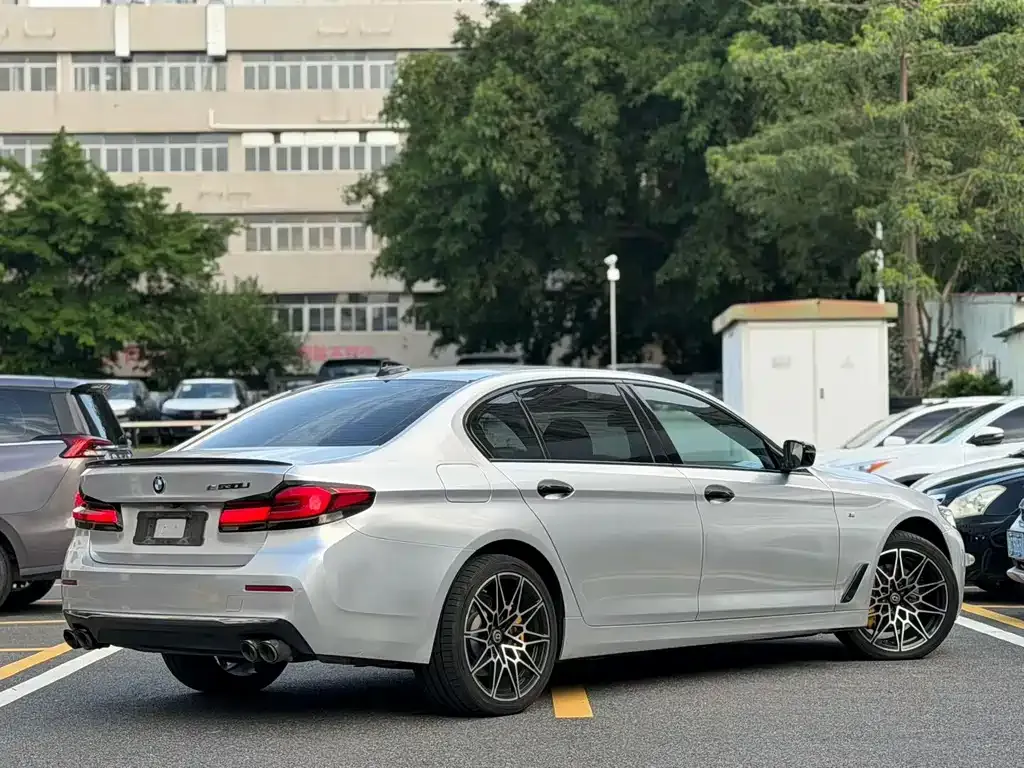 BMW 5 Series — фото 6