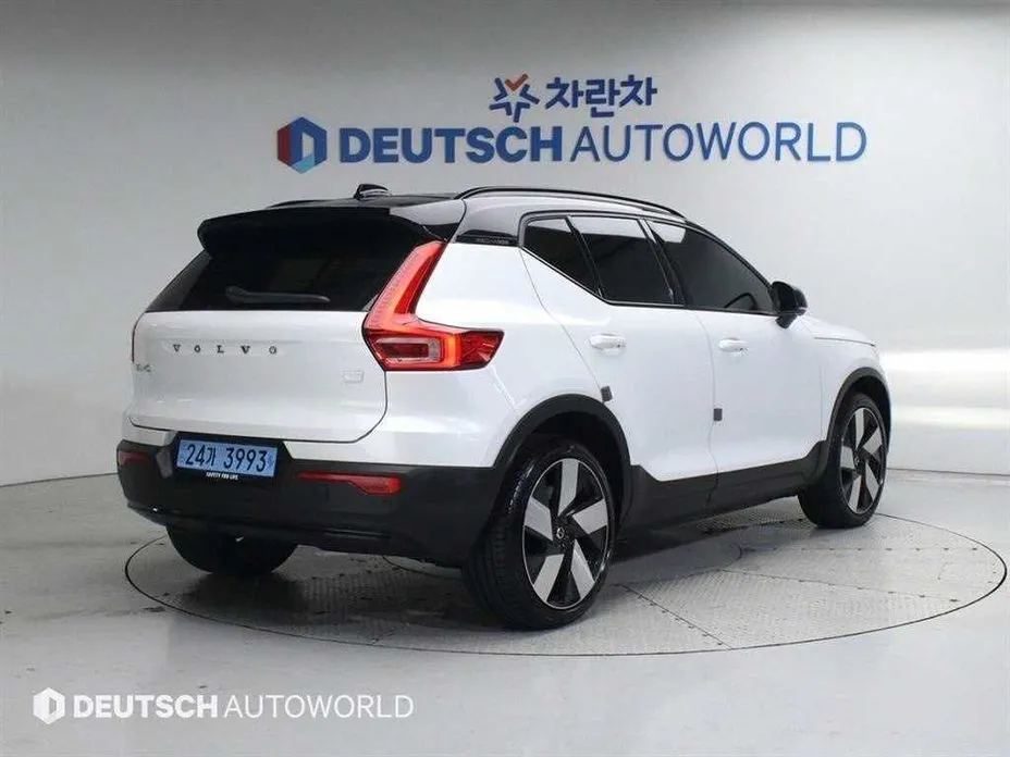 Volvo XC40 — фото 8