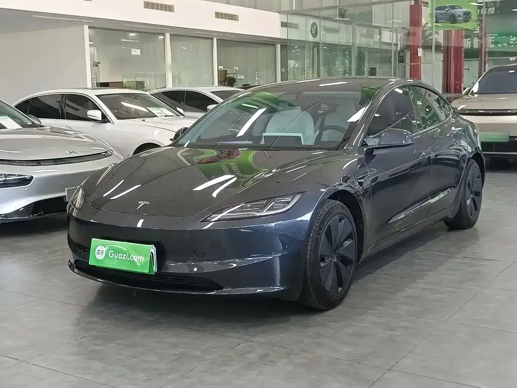Tesla Model 3 — фото 1