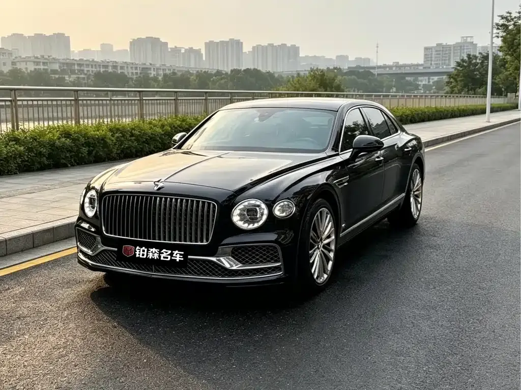 Bentley Flying Spur — фото 1
