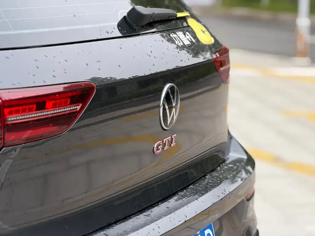 Volkswagen Golf GTI — фото 10