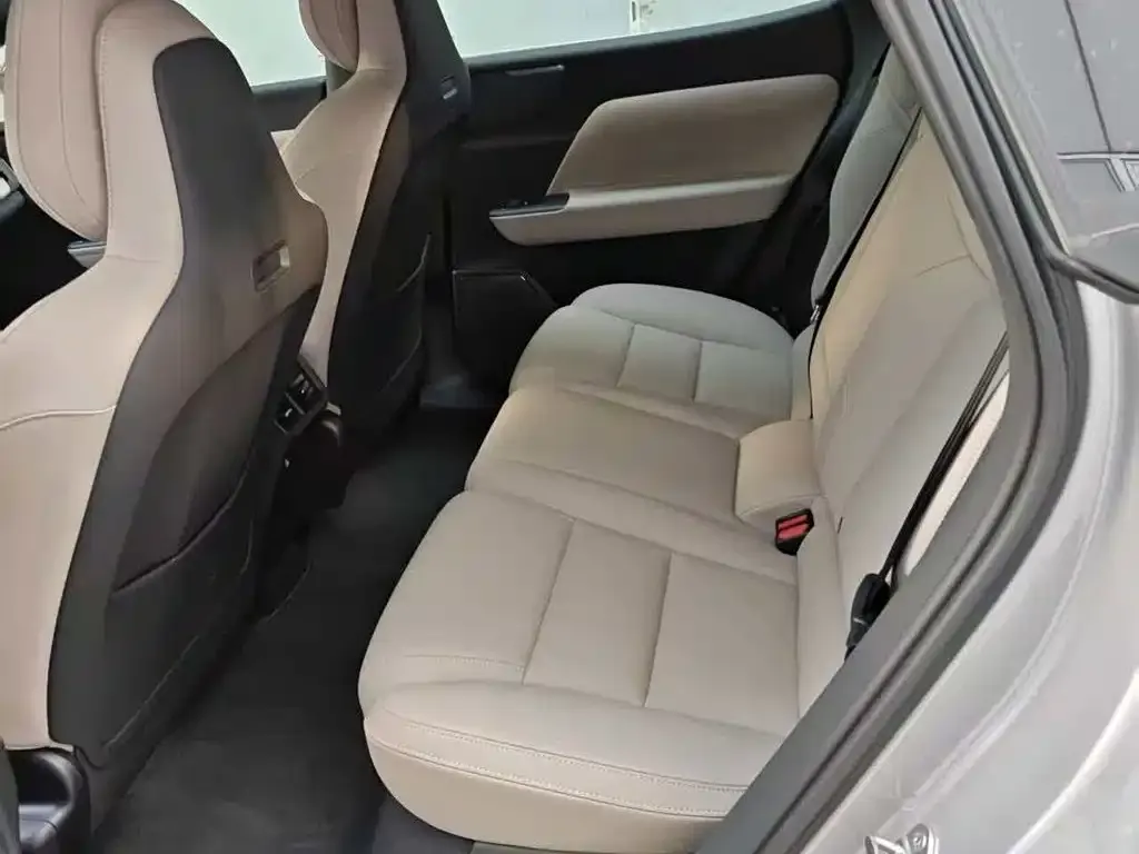 Volvo XC70 Plug-in Hybrid — фото 9