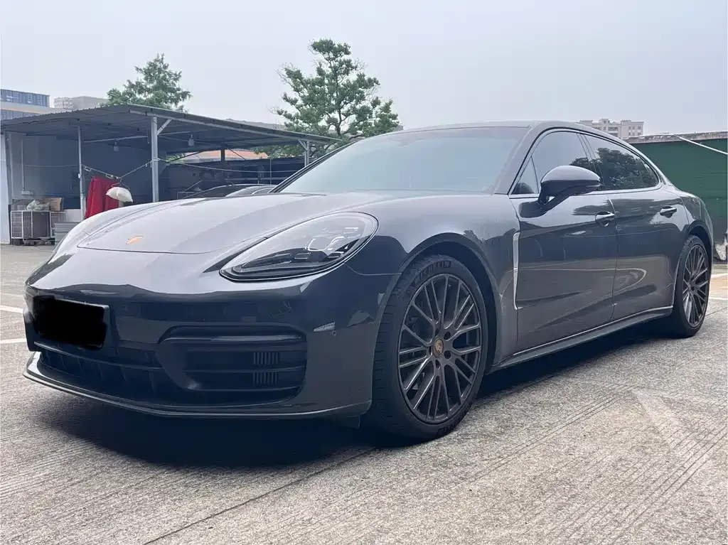 Porsche Panamera — фото 1