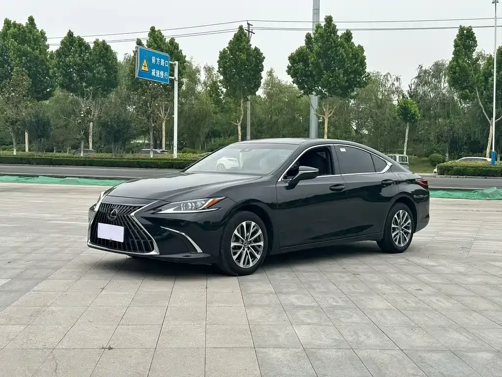 Lexus ES — фото 1
