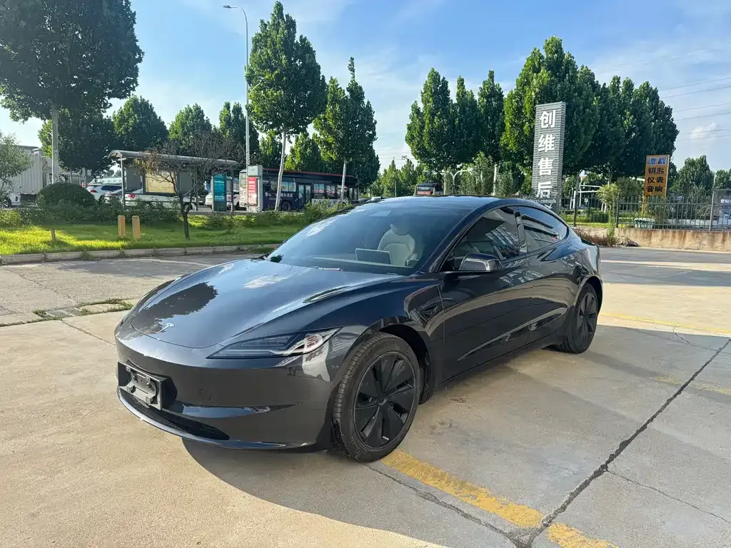 Tesla Model 3 — фото 1