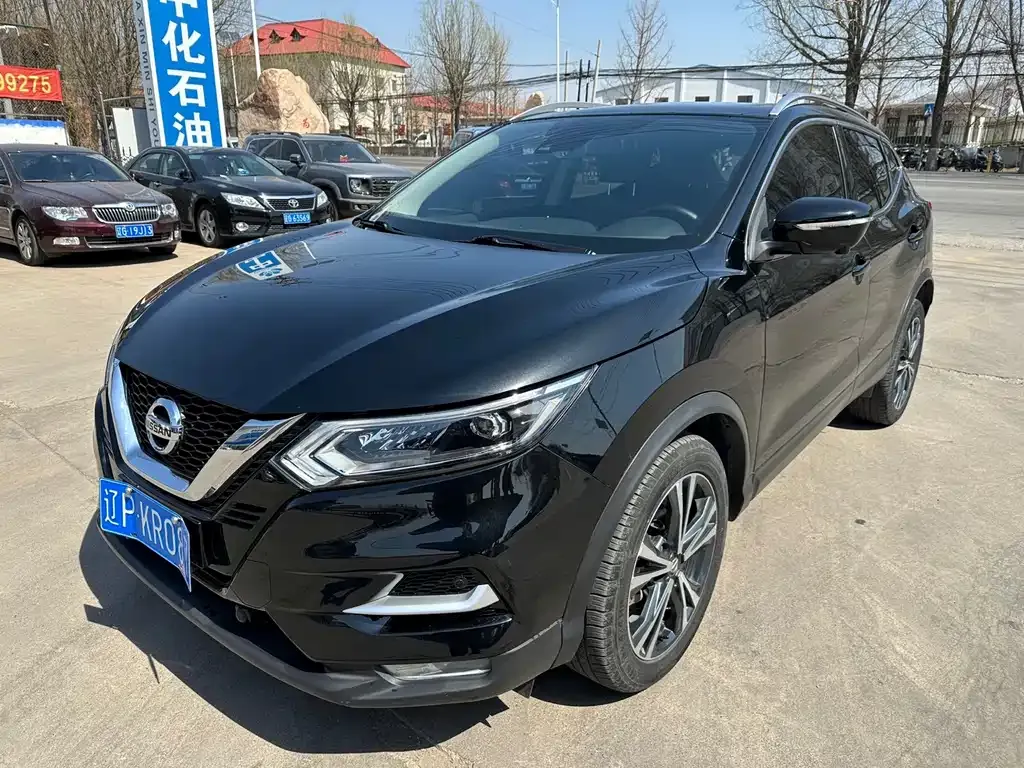 Nissan Qashqai — фото 1