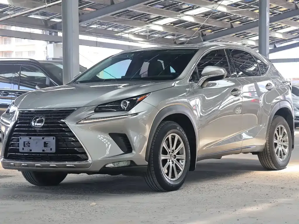 Lexus NX — фото 1