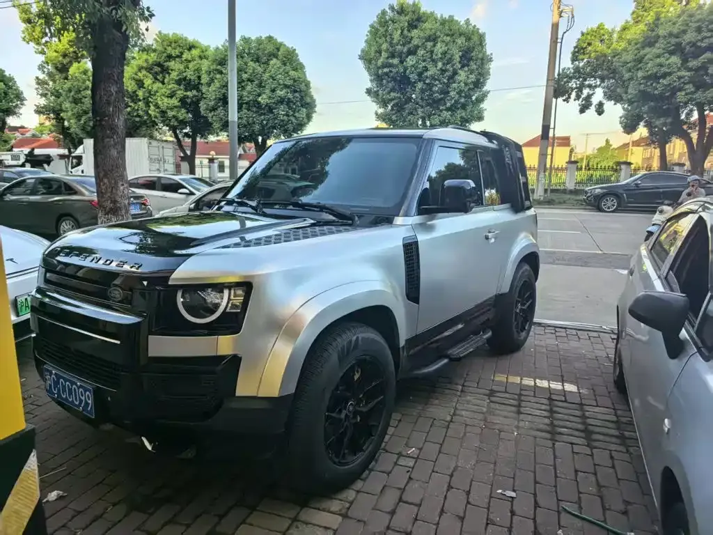 Land Rover Defender — фото 1