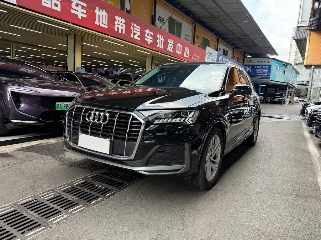 Audi Q7 — фото 1