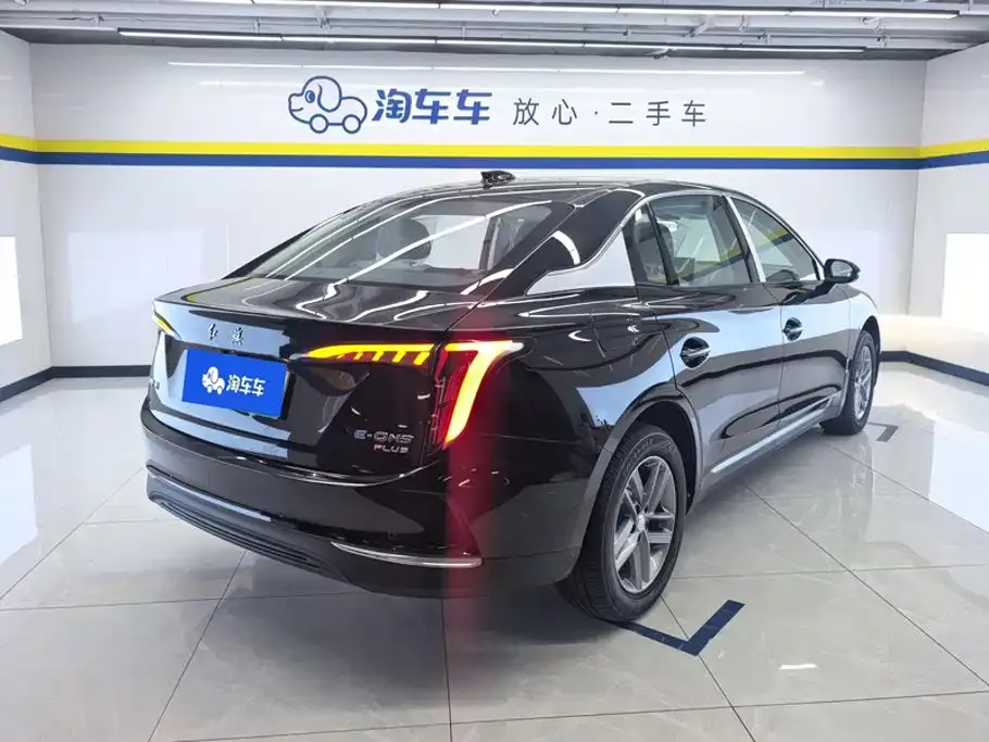 Hongqi E-QM5 — фото 9