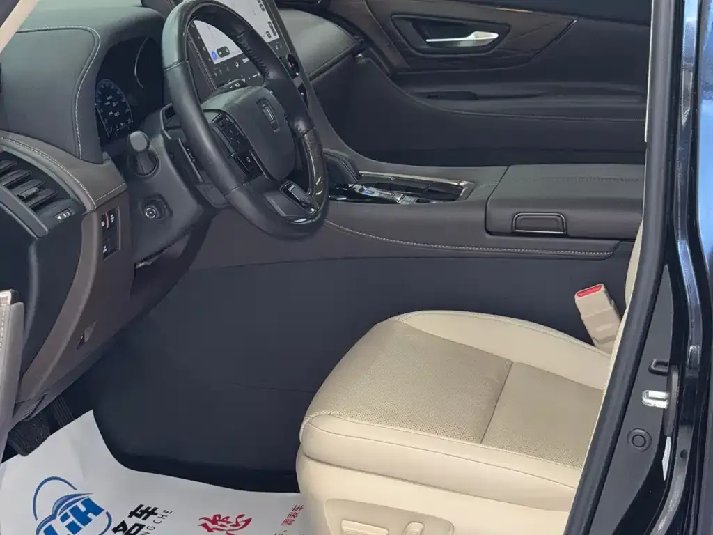 Toyota Vellfire — фото 3