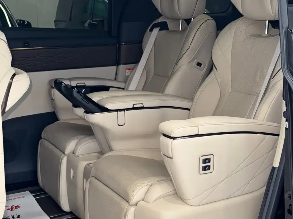 Toyota Vellfire — фото 7