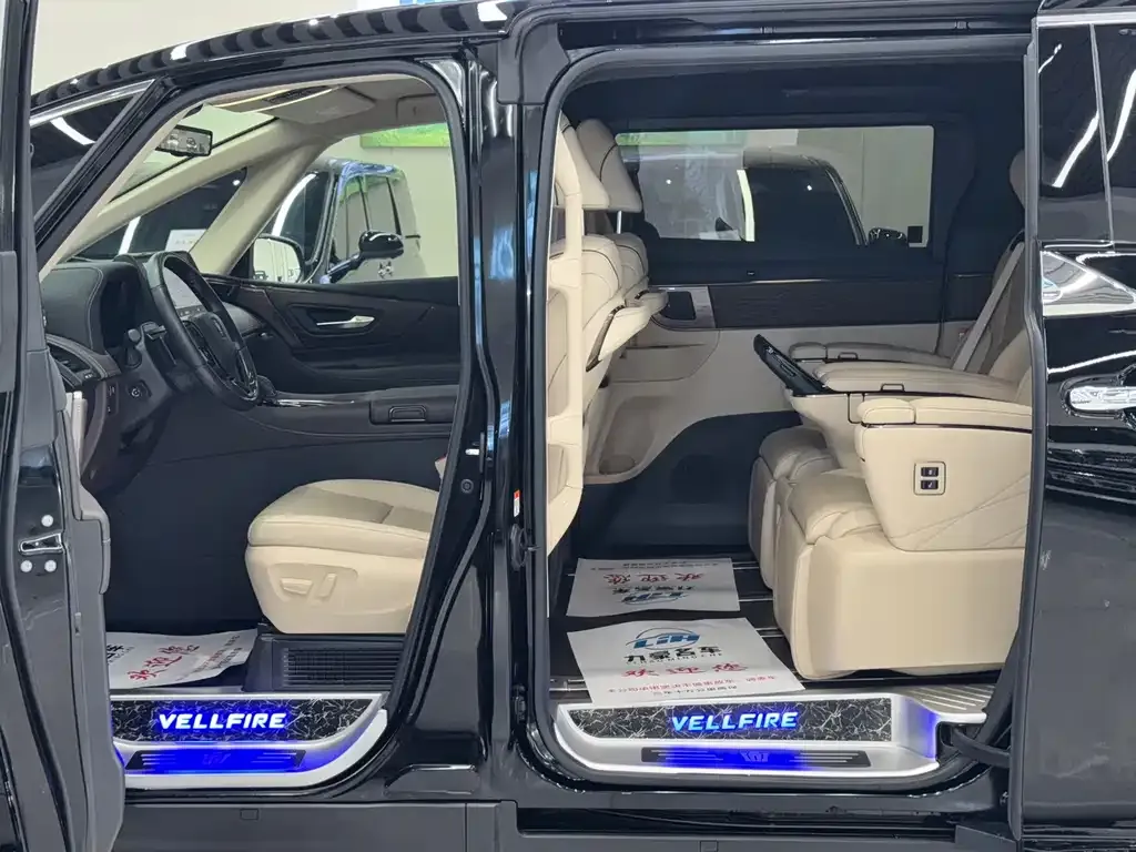 Toyota Vellfire — фото 4