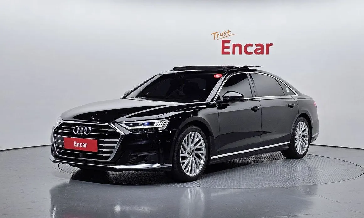 Audi A8 — фото 1