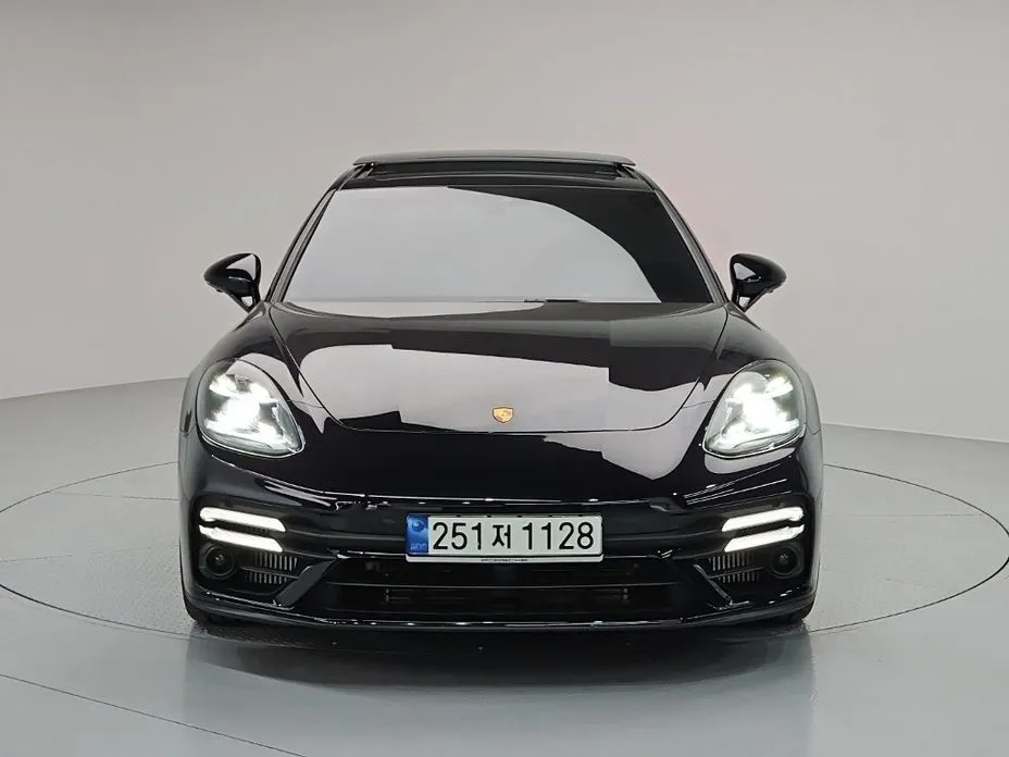 Porsche Panamera — фото 1