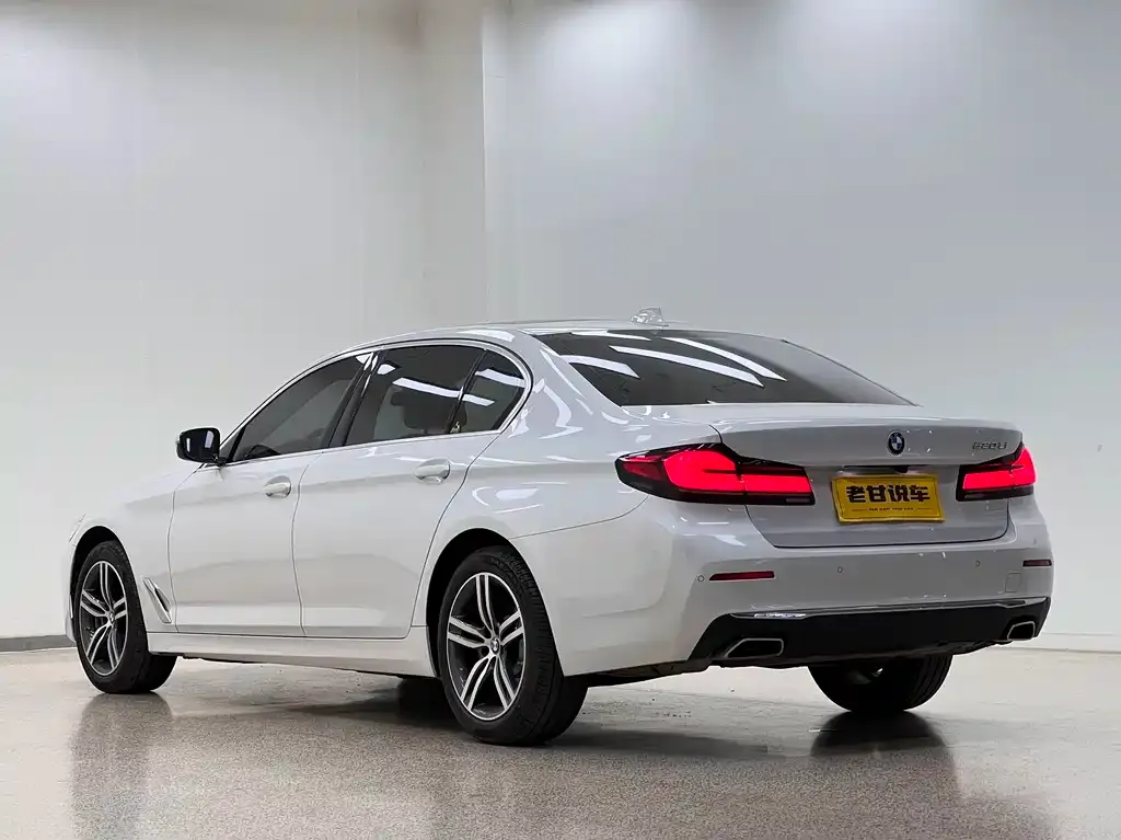 BMW 5 Series — фото 4